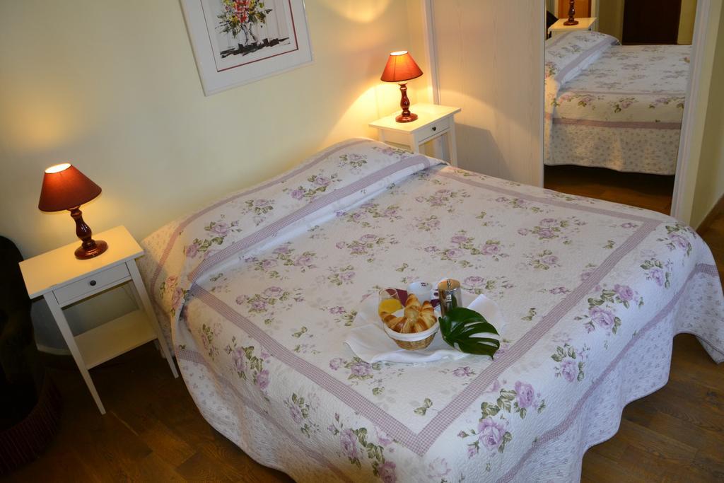 Hotellerie De L'Esplanade Rians  部屋 写真