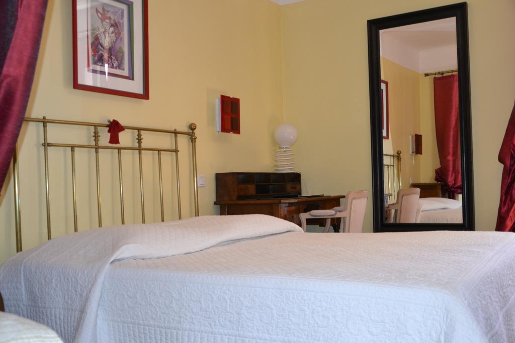 Hotellerie De L'Esplanade Rians  部屋 写真